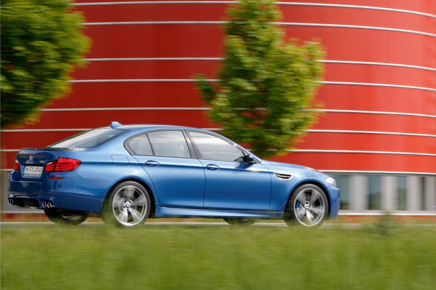  BMW M5 2012 года  (фото 38 из 319)